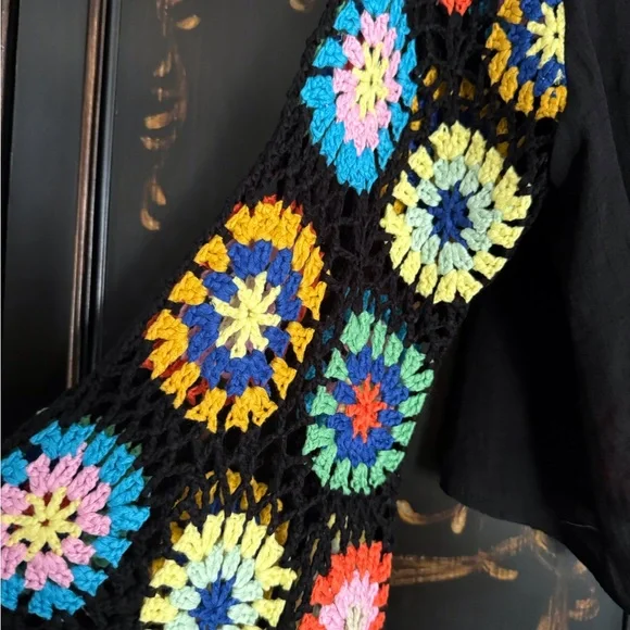 ELAN Black Crochet Floral Women's Top - Picture 3 of 6